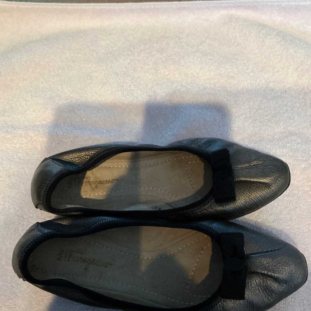 Dark gray metallic Ferragamo ballet flat